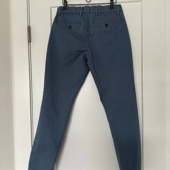 Modern Khakis in Athletic Taper -  Gap mens 28x30 - Picture 2 of 7